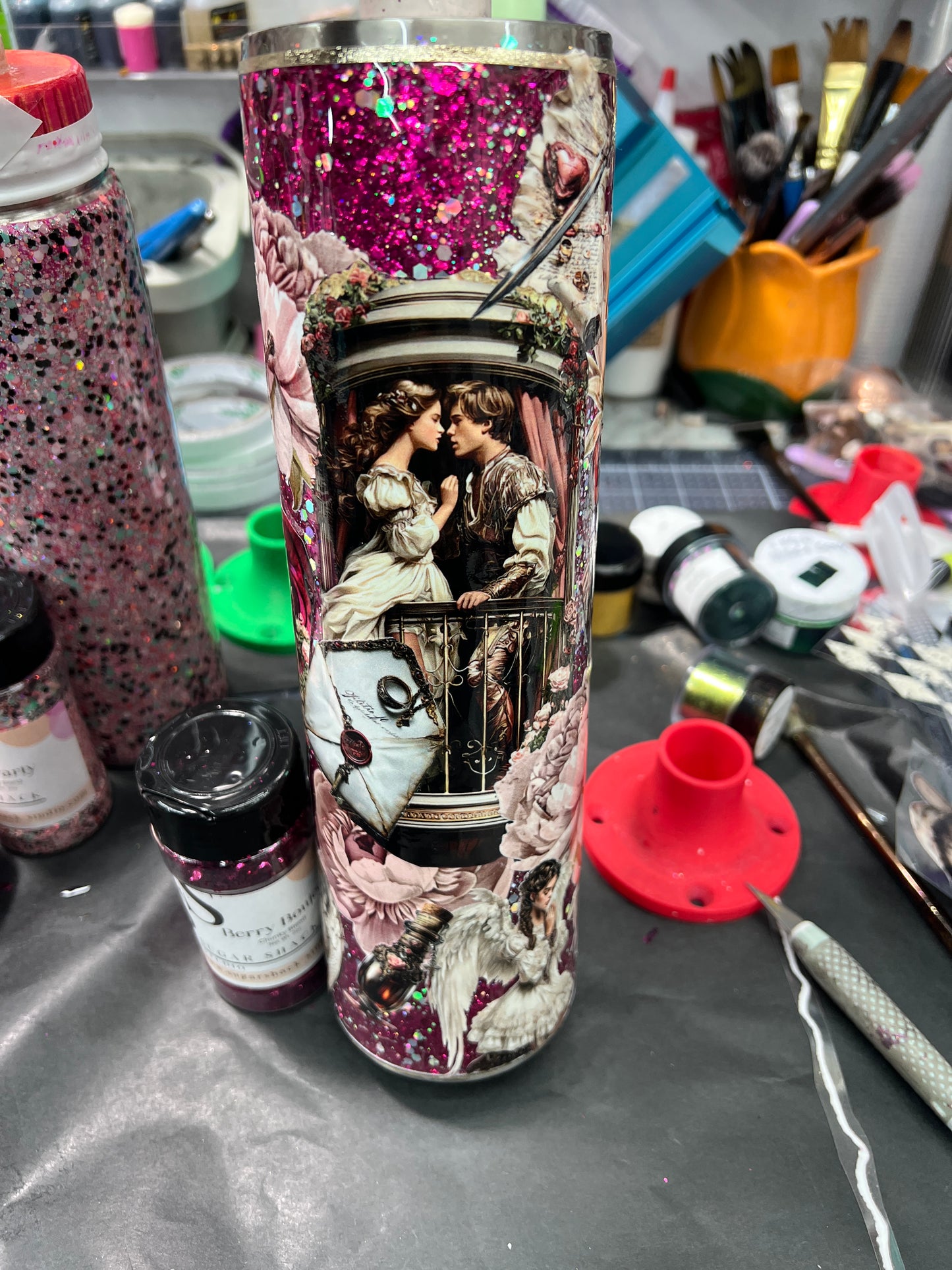 Romeo and Juliet glitter tumbler 32oz handled plump tipsy