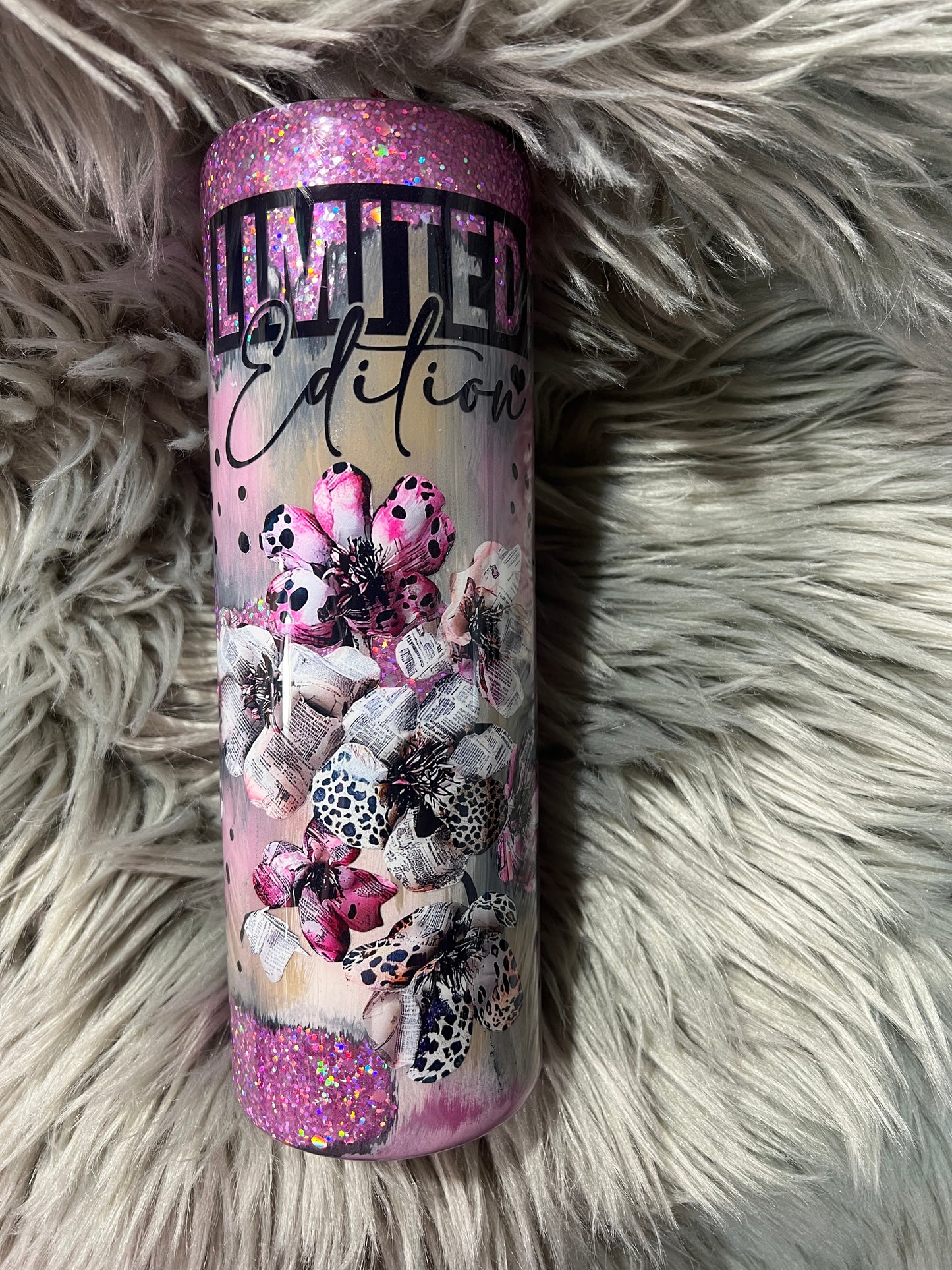RTS. Pink glitter limited edition throwdown 30oz skinny straight