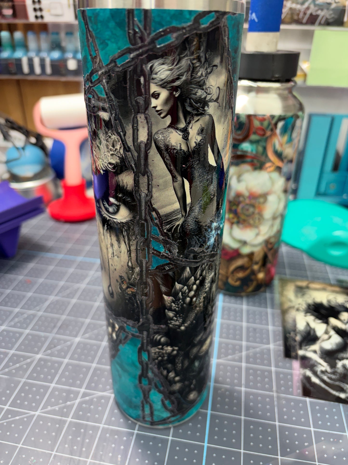 Chained under the sea - mermaids tumbler 32oz plump tipsy