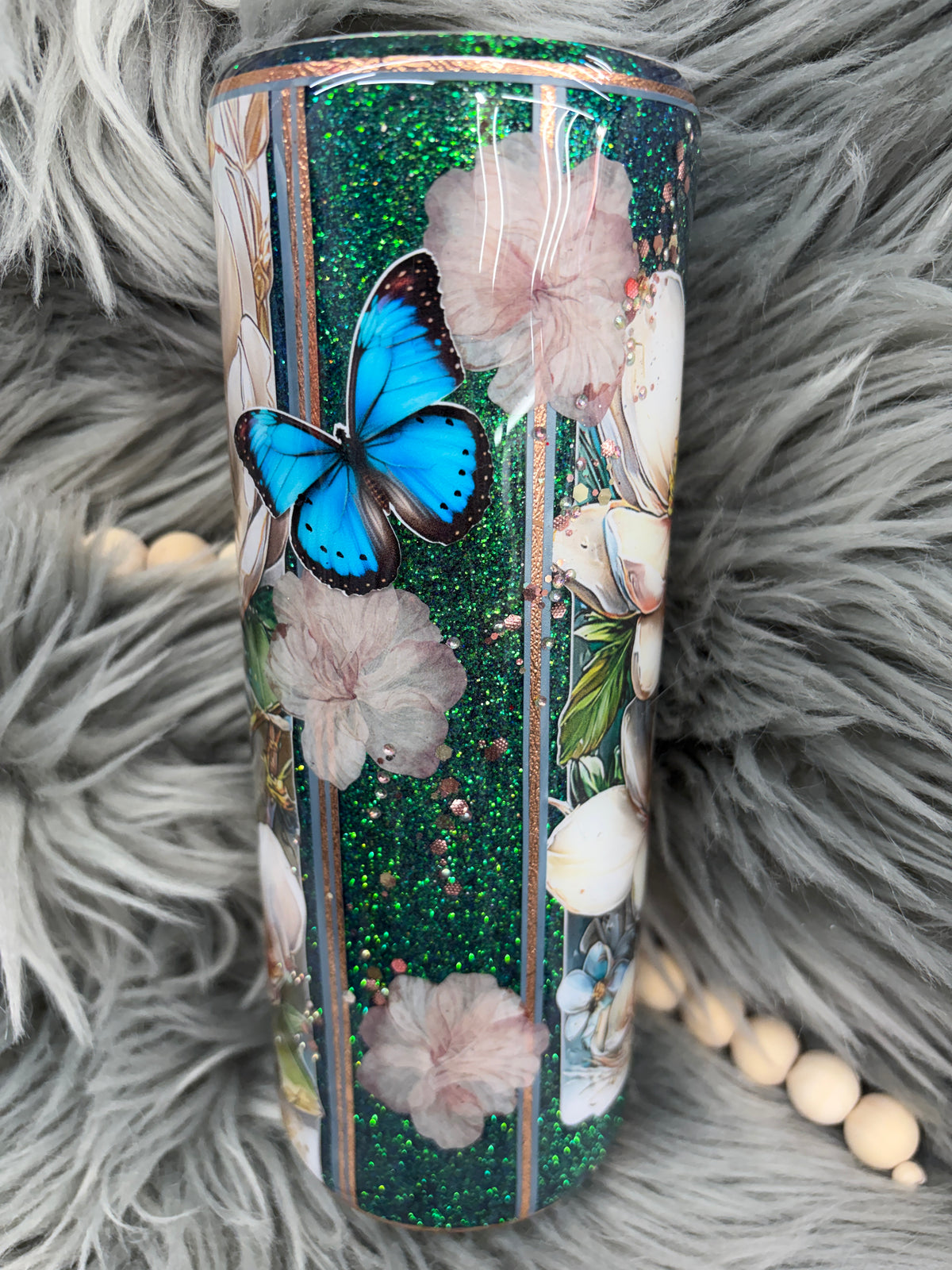 New - magnolia flowers and butterfly’s 20oz Hogg tumbler