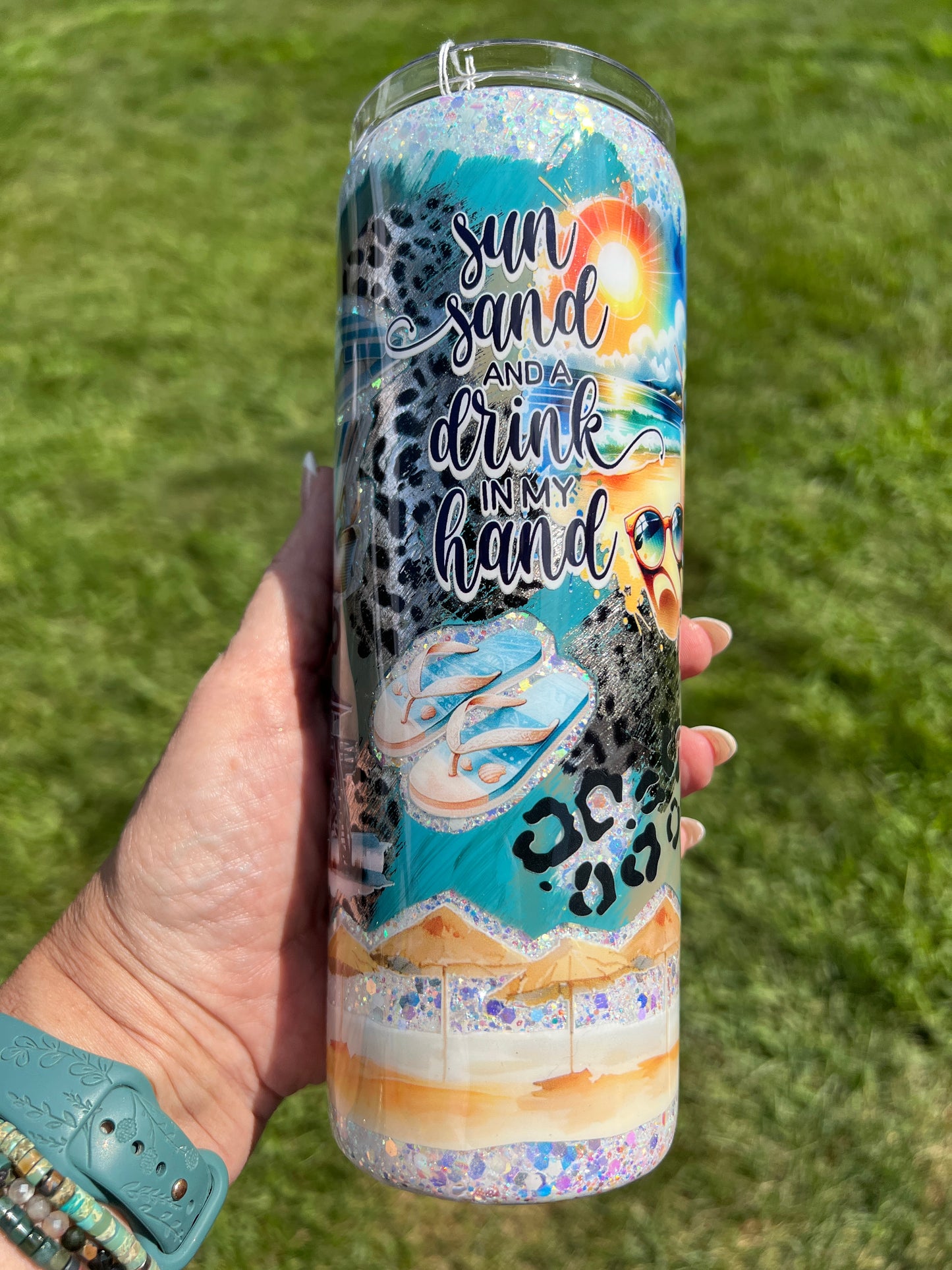 Clearance-RTS.  Sun sand and a drink in my hand glitter peekaboo beach 20oz skinny