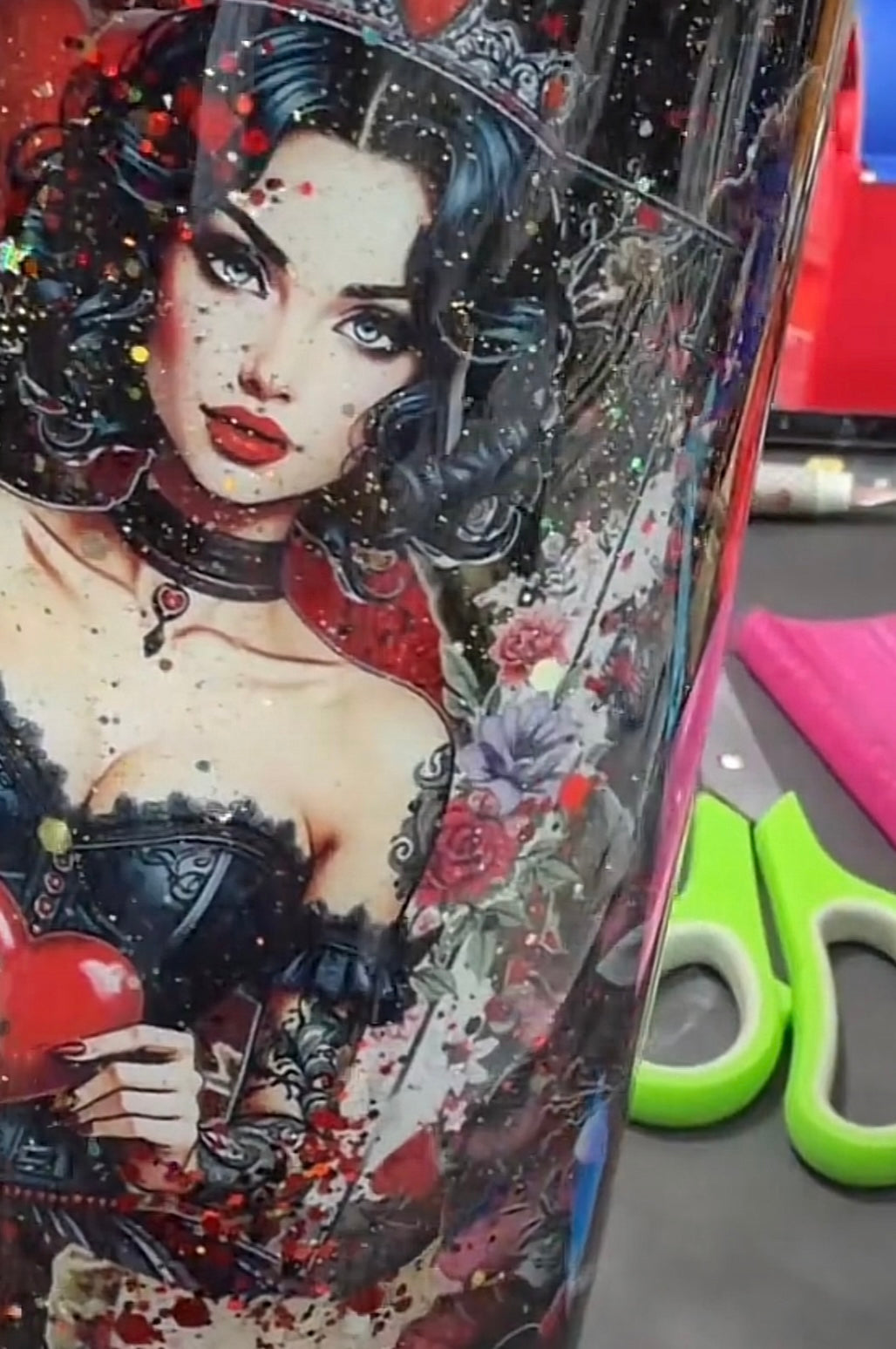 Queen of Hearts 30oz hoggdle coffee mug