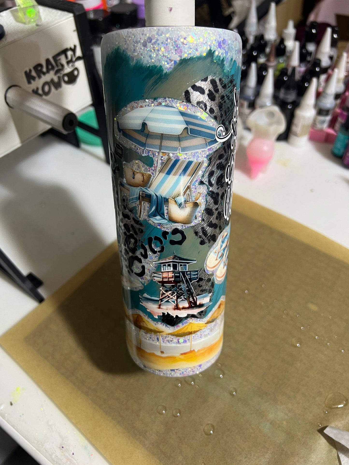 Clearance-RTS.  Sun sand and a drink in my hand glitter peekaboo beach 20oz skinny